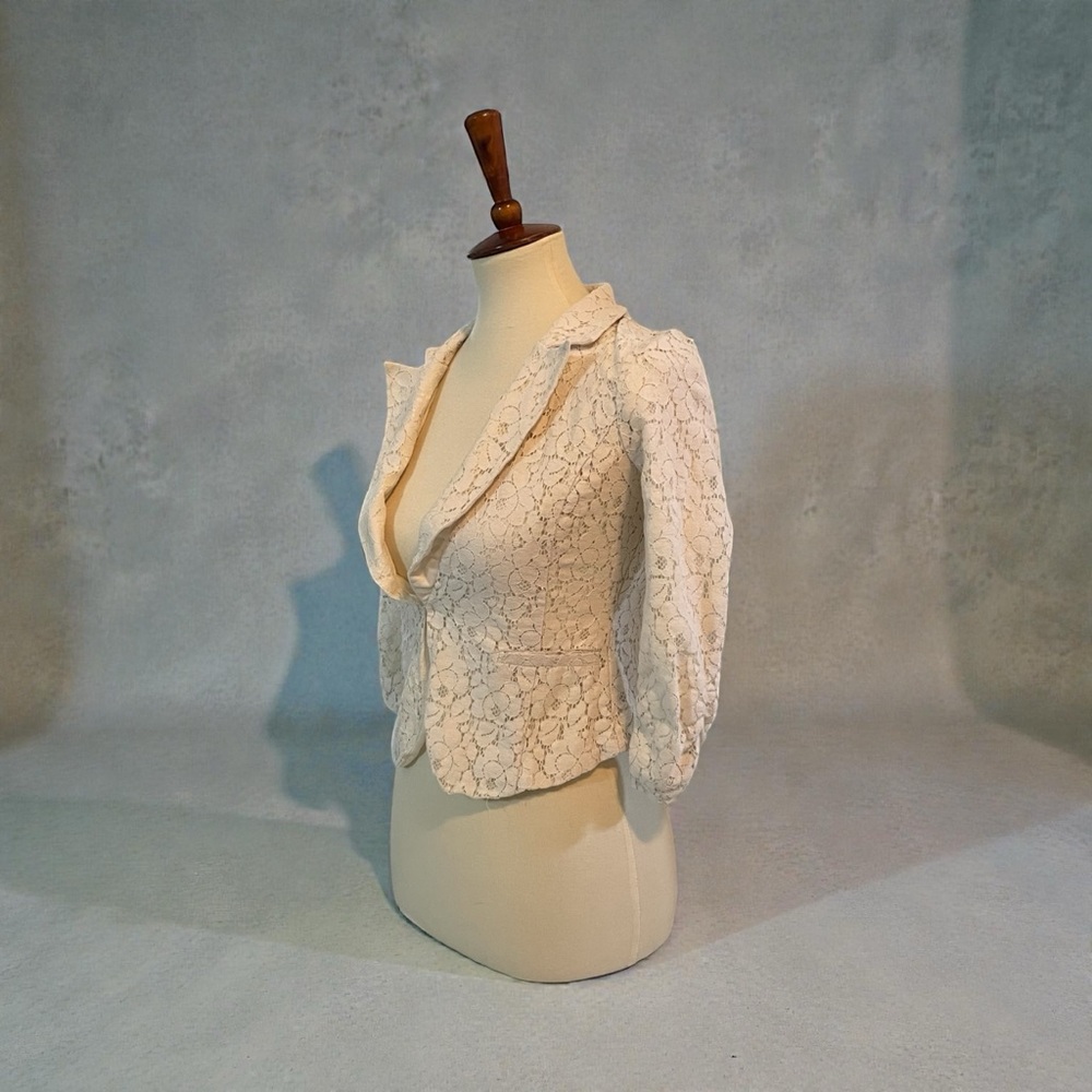 Candie's‎ Cream Lace Blazer - Picture 3 of 9